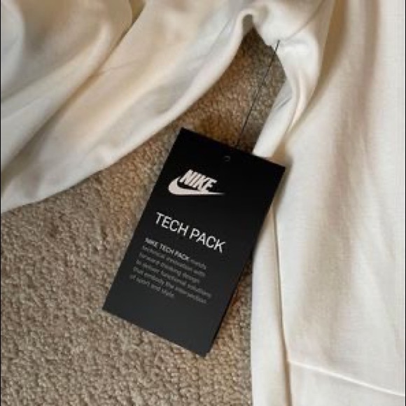 BRAND NEW Nike tech long sleeve - Picture 5 of 6